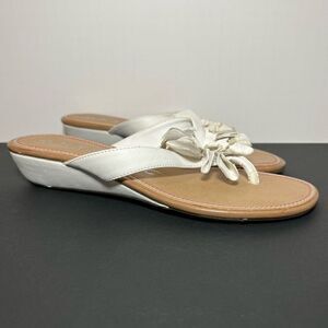 Womens ROCKET DOG White Floral Flip Flop Sandals / Size 8.5 Medium